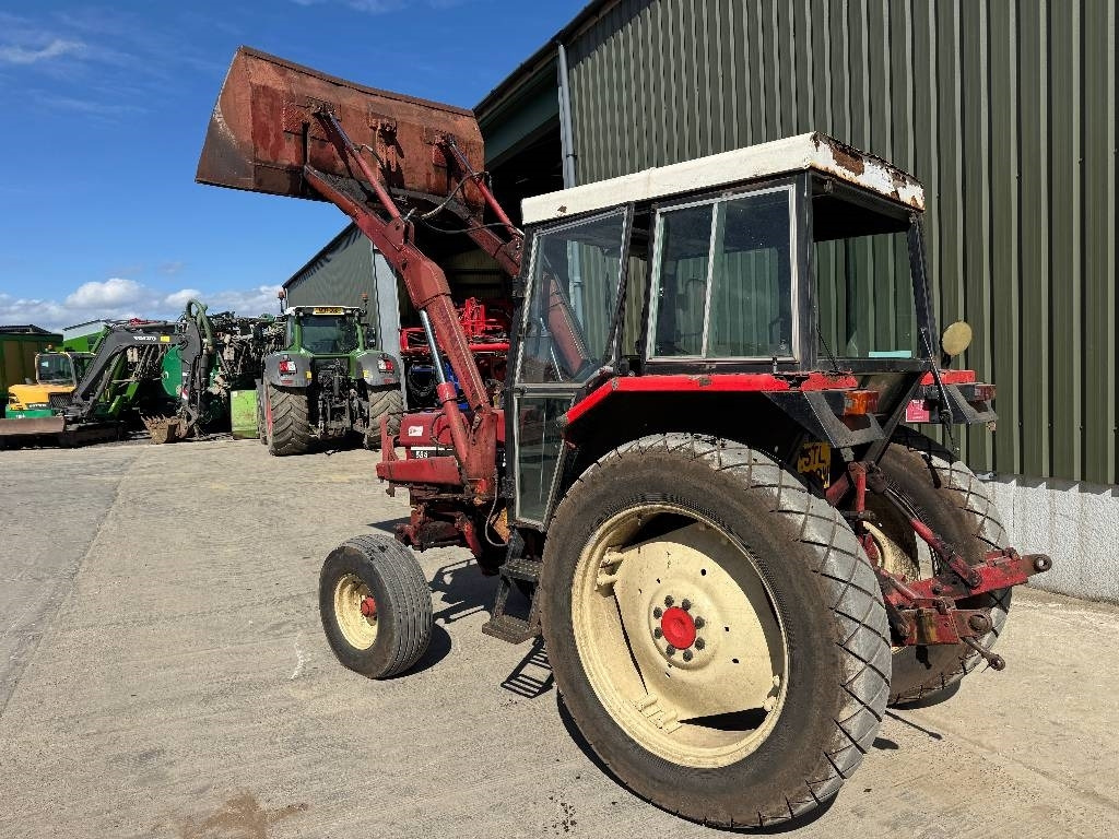 International 584 c/w International Loader - Farm tractor: picture 2 International 584 c/w International Loader - Farm tractor: picture 2