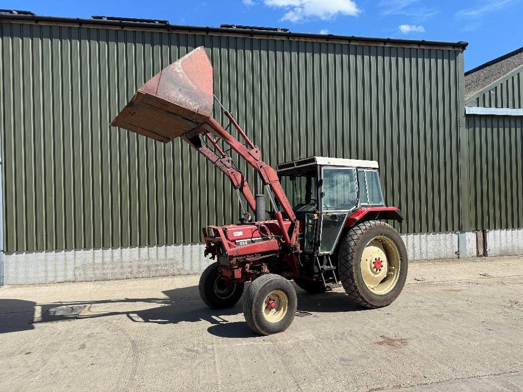 International 584 c/w International Loader - Farm tractor: picture 1 International 584 c/w International Loader - Farm tractor: picture 1