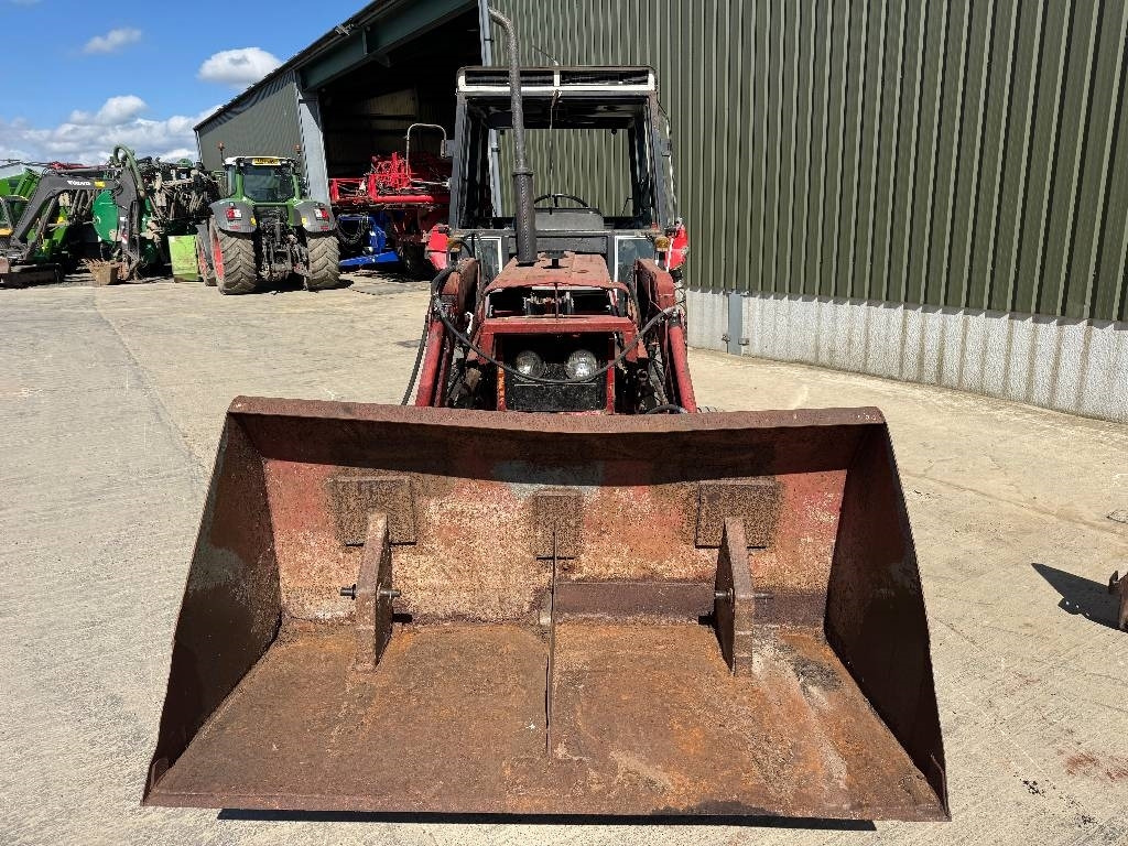 International 584 c/w International Loader - Farm tractor: picture 5 International 584 c/w International Loader - Farm tractor: picture 5