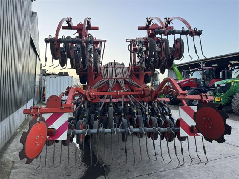 Kuhn Fastliner FL 4000 Seed Drill - Combine seed drill: picture 5 Kuhn Fastliner FL 4000 Seed Drill - Combine seed drill: picture 5