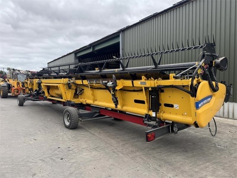 New Holland New Holland 8Z40 Draper Header - Harvester attachment: picture 3 New Holland New Holland 8Z40 Draper Header - Harvester attachment: picture 3