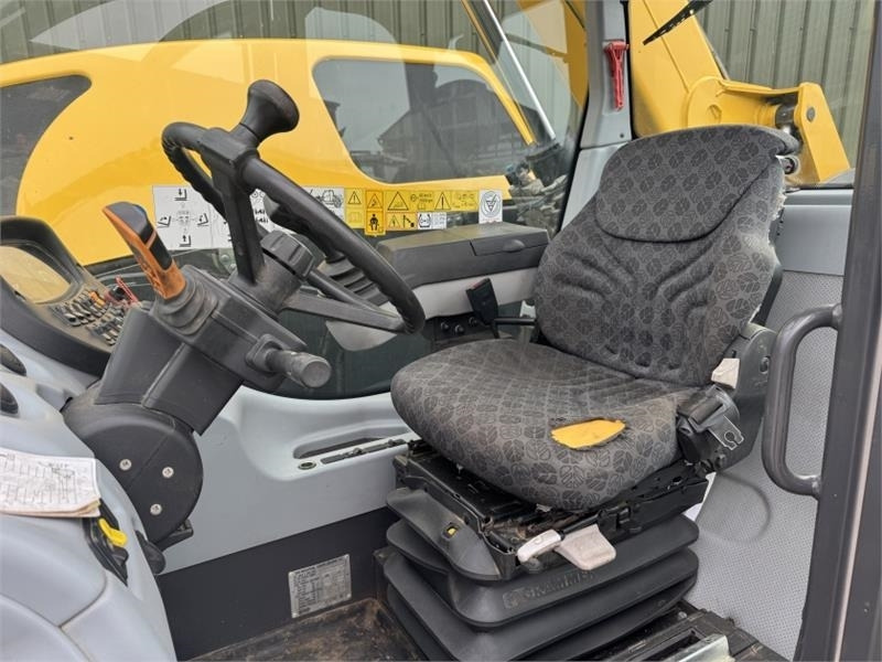 Telescopic handler New Holland New Holland TH 7.42 Elite Telehandler: picture 14