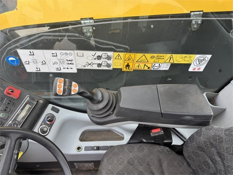 Telescopic handler New Holland New Holland TH 7.42 Elite Telehandler: picture 15