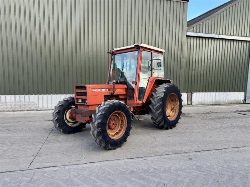 Renault 781-4 4WD Tractor - Farm tractor: picture 1 Renault 781-4 4WD Tractor - Farm tractor: picture 1