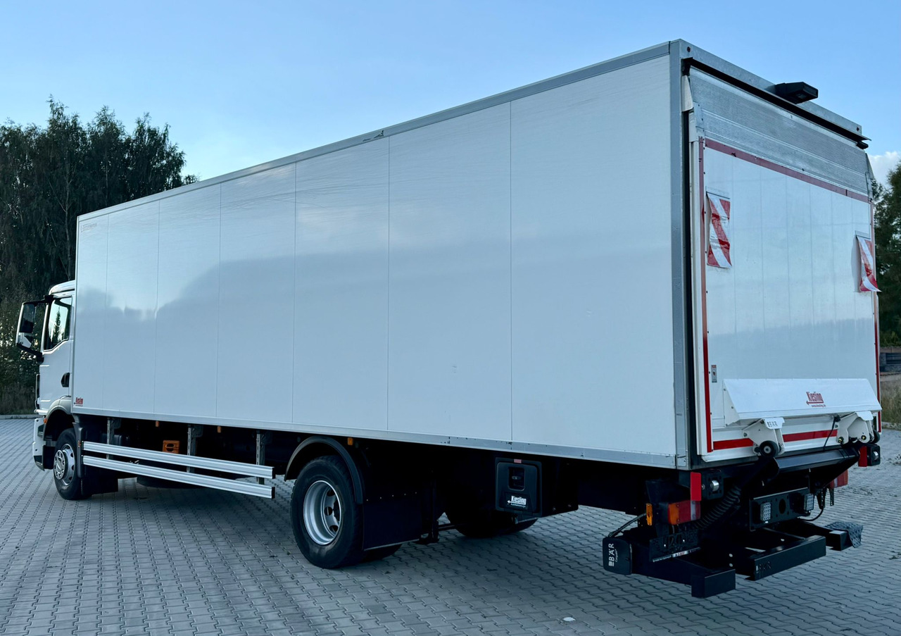 MAN TGM 15.290 / CHŁODNIA / WINDA / 8.3 M DŁUGOŚCI / 20 EUROPALET / THERMO KING / +30/-30 / AUTOMAT / 2021 ROK / SERWISOWANY - Refrigerator truck: picture 4 MAN TGM 15.290 / CHŁODNIA / WINDA / 8.3 M DŁUGOŚCI / 20 EUROPALET / THERMO KING / +30/-30 / AUTOMAT / 2021 ROK / SERWISOWANY - Refrigerator truck: picture 4