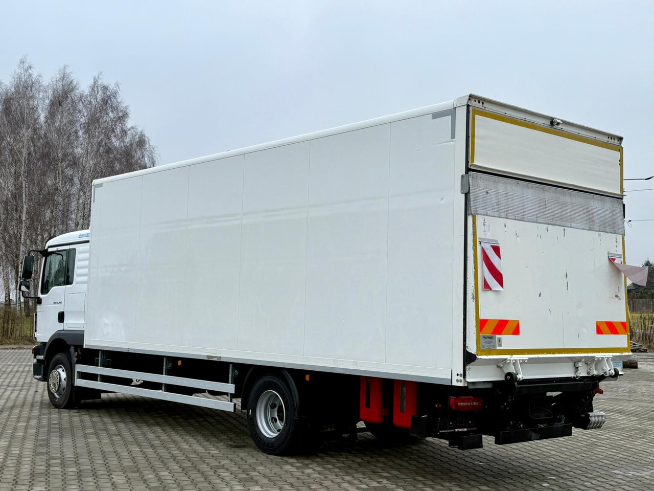 MAN TGM 15.290 / IZOTERMA / WINDA / 18 PALET / AUTOMAT / SYPIALKA / - Isothermal truck: picture 4 MAN TGM 15.290 / IZOTERMA / WINDA / 18 PALET / AUTOMAT / SYPIALKA / - Isothermal truck: picture 4