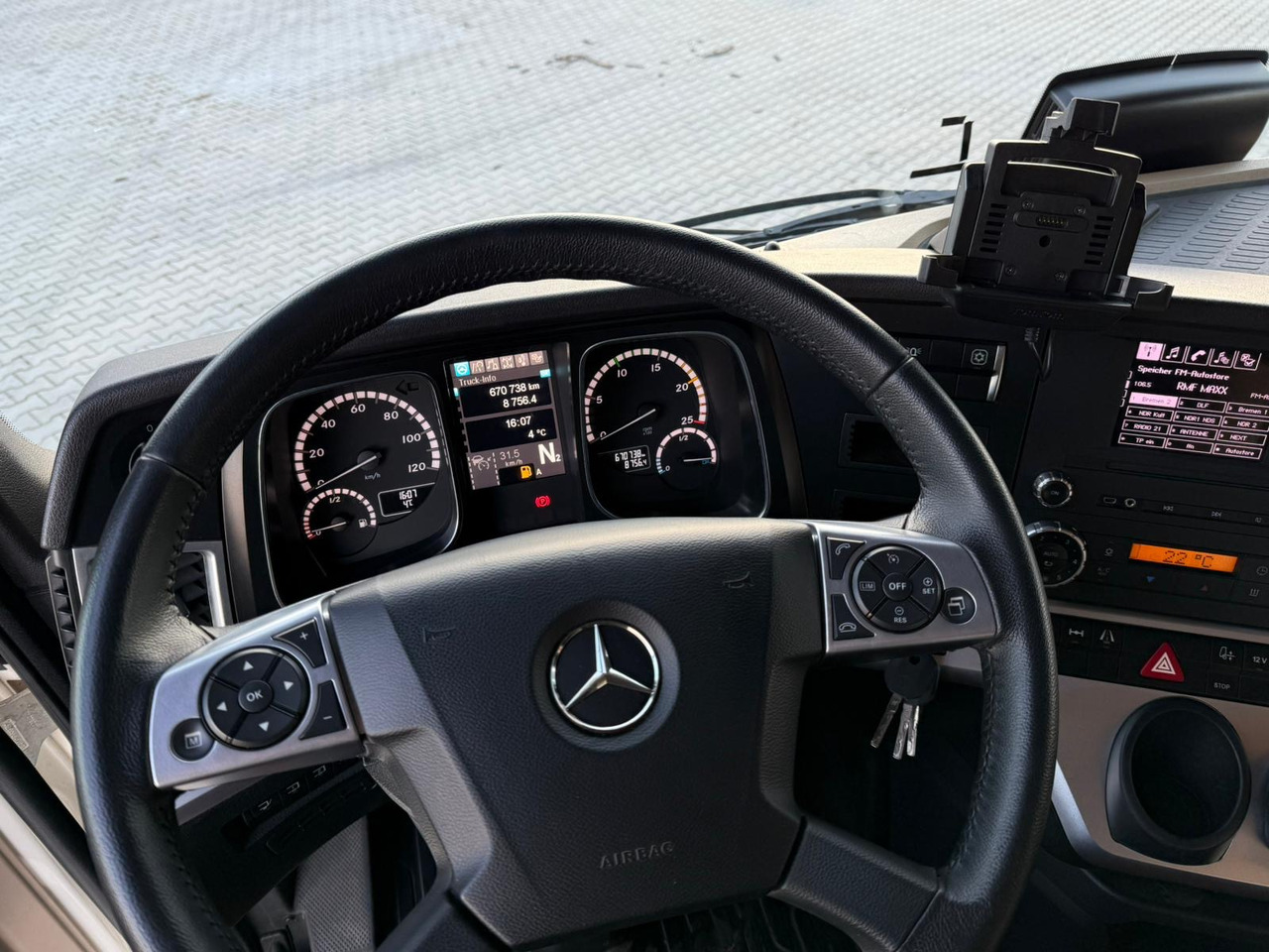 Refrigerator truck MERCEDES-BENZ ACTROS 1840 / CHŁODNIA / WINDA / 15 EUROPALET / 6.10 M DŁUGOŚCI / DUŻA KABINA / AUTOMAT / SPROWADZONY / SERWISOWANY / EURO 6: picture 19