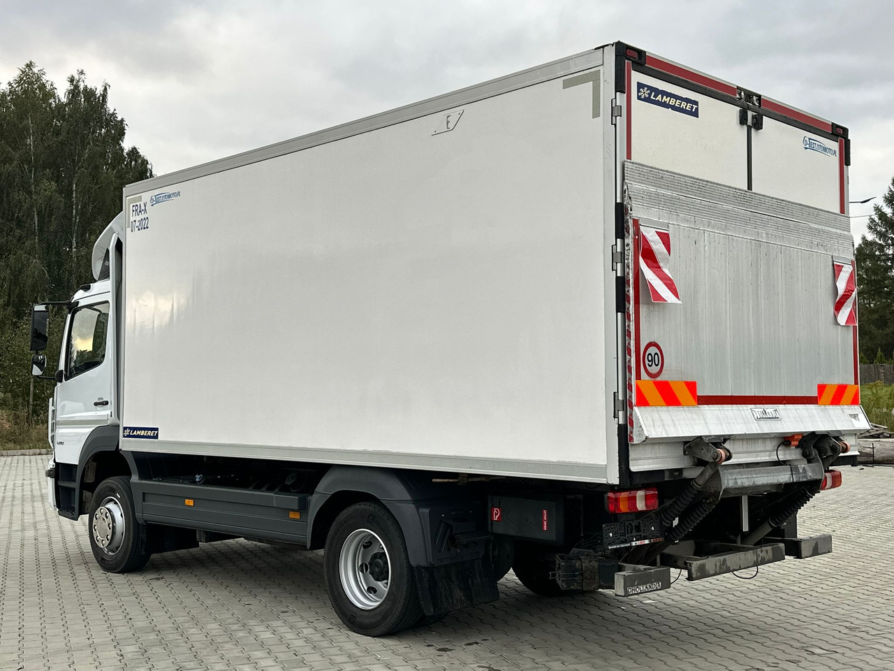 MERCEDES-BENZ ATEGO 1218 / CHŁODNIA / WINDA / 12 PALET / 5.10 M DŁUGOŚCI / AUTOMAT / LAMBERET / 5090 KG ŁADOWNOŚCI - Refrigerator truck: picture 3 MERCEDES-BENZ ATEGO 1218 / CHŁODNIA / WINDA / 12 PALET / 5.10 M DŁUGOŚCI / AUTOMAT / LAMBERET / 5090 KG ŁADOWNOŚCI - Refrigerator truck: picture 3