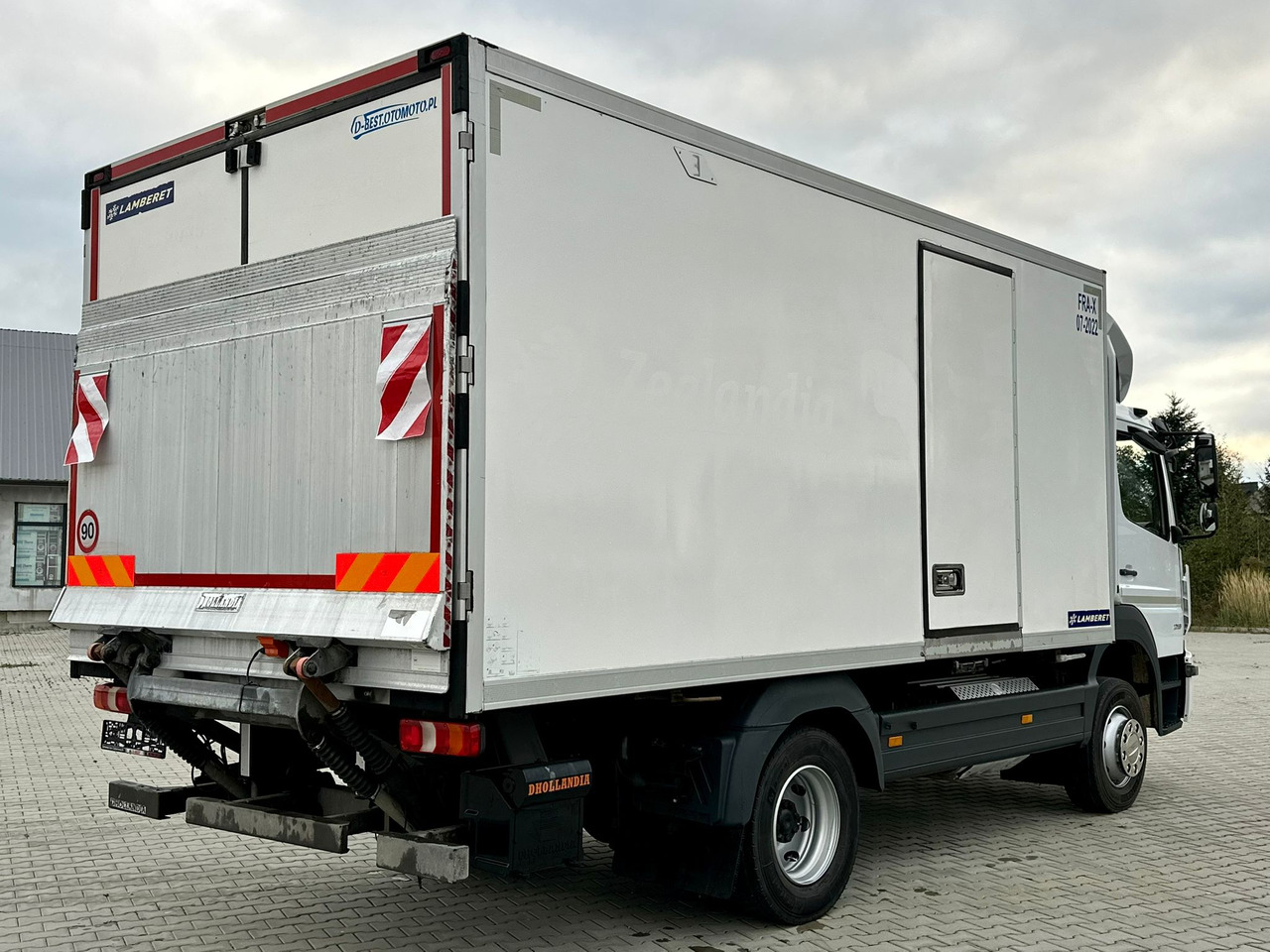 MERCEDES-BENZ ATEGO 1218 / CHŁODNIA / WINDA / 12 PALET / 5.10 M DŁUGOŚCI / AUTOMAT / LAMBERET / 5090 KG ŁADOWNOŚCI - Refrigerator truck: picture 4 MERCEDES-BENZ ATEGO 1218 / CHŁODNIA / WINDA / 12 PALET / 5.10 M DŁUGOŚCI / AUTOMAT / LAMBERET / 5090 KG ŁADOWNOŚCI - Refrigerator truck: picture 4