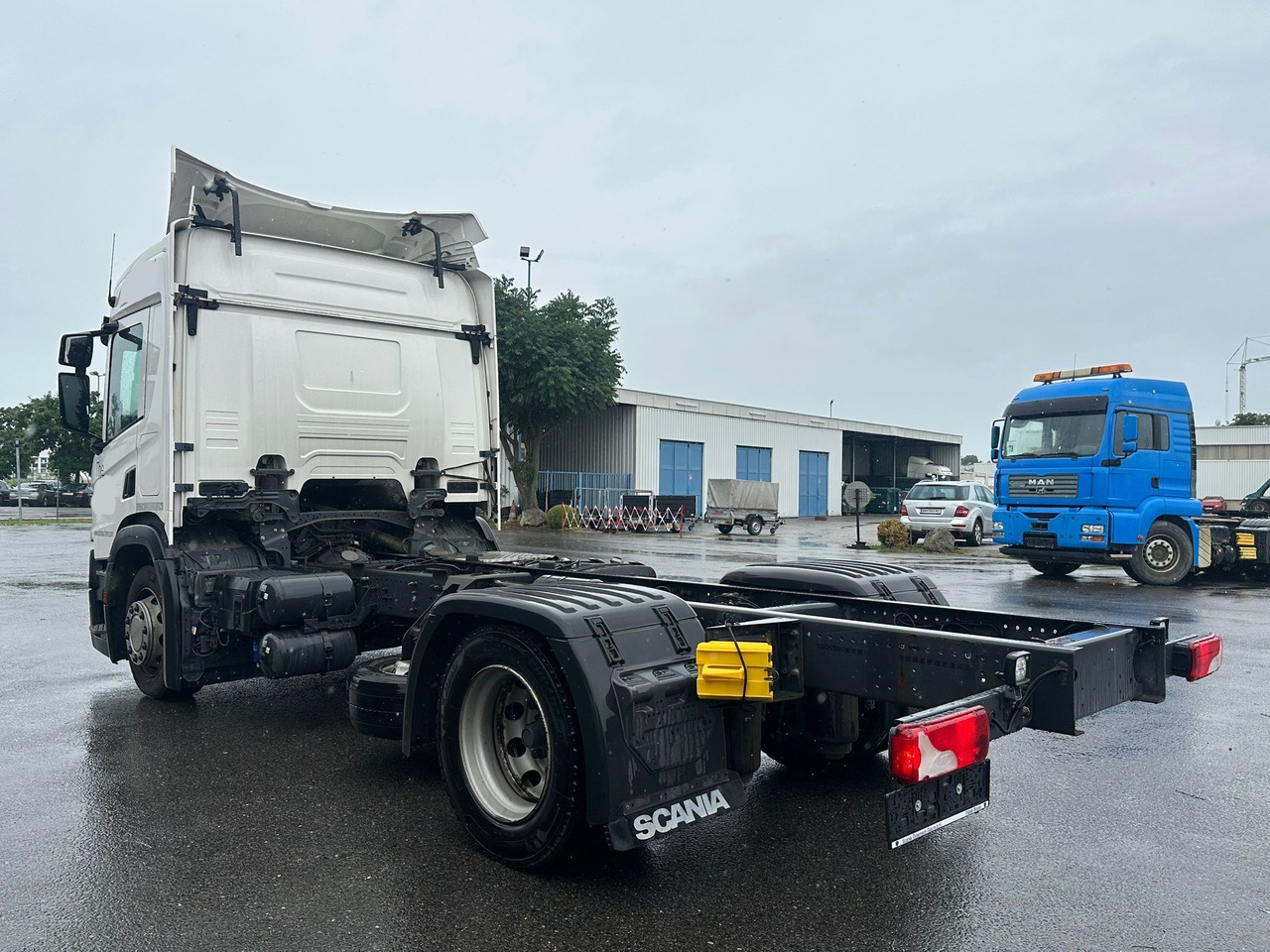 SCANIA P220 / RAMA DO ZABUDOWY / ROZSTAW OSI 3.90 M / SILNIK 6 / WYWROTKA / BECZKA / HAKOWIEC / UTRZYMANIE DRÓG / AUTOMAT / 2019 ROK / NISKI PRZEBIEG - Cab chassis truck: picture 4 SCANIA P220 / RAMA DO ZABUDOWY / ROZSTAW OSI 3.90 M / SILNIK 6 / WYWROTKA / BECZKA / HAKOWIEC / UTRZYMANIE DRÓG / AUTOMAT / 2019 ROK / NISKI PRZEBIEG - Cab chassis truck: picture 4