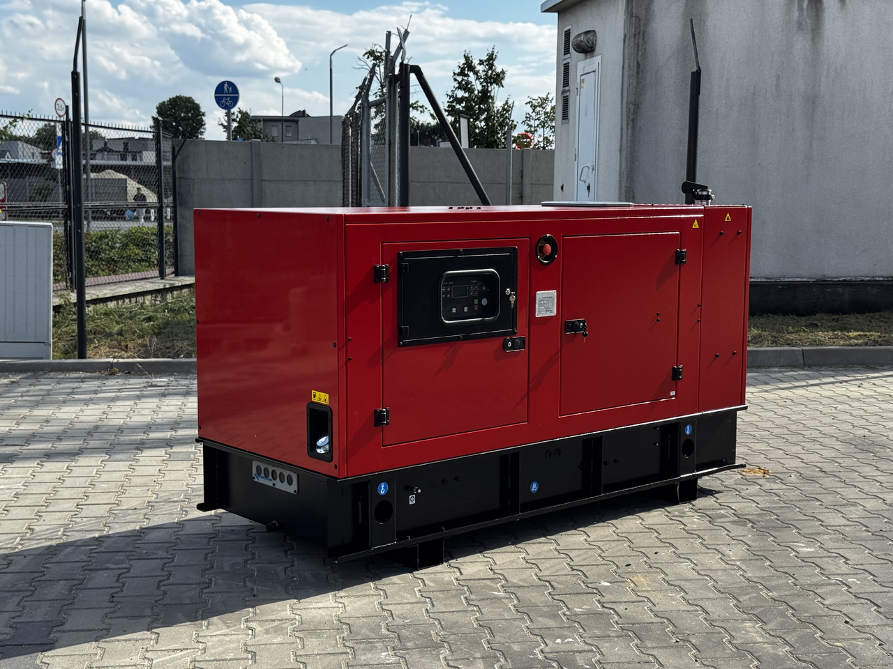 IVECO 80 kVA / 65 kW - Generator set: picture 2 IVECO 80 kVA / 65 kW - Generator set: picture 2