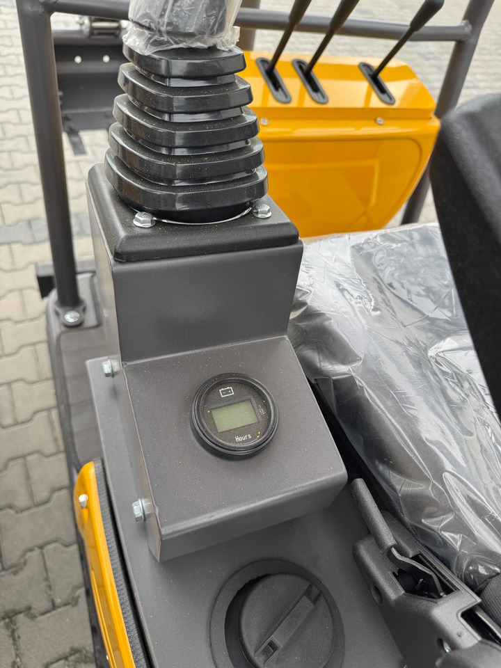 KUBOTA Diesel Mini excavator 1.2 Tons - Müller Machinery MB 12 - SH - Mini excavator: picture 3 KUBOTA Diesel Mini excavator 1.2 Tons - Müller Machinery MB 12 - SH - Mini excavator: picture 3