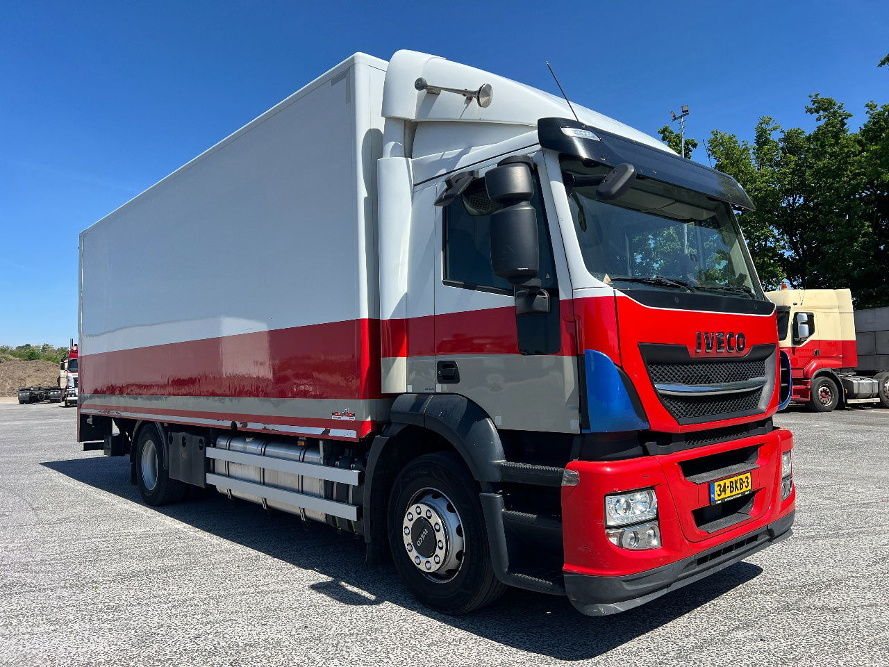 Iveco Stralis 310 AD, 19Ton, Euro 6 - Box truck: picture 2 Iveco Stralis 310 AD, 19Ton, Euro 6 - Box truck: picture 2