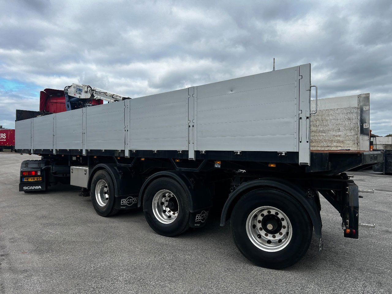 Pacton Stenenoplegger met Kennis 14.000 Kraan, Crane - Dropside/ Flatbed semi-trailer: picture 3 Pacton Stenenoplegger met Kennis 14.000 Kraan, Crane - Dropside/ Flatbed semi-trailer: picture 3
