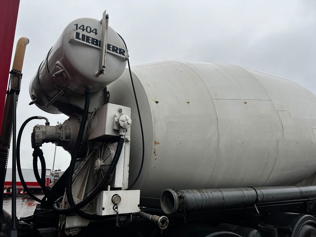 Concrete mixer truck Scania P420 10x4, 15m3 Liebherr, full steel: picture 8 Concrete mixer truck Scania P420 10x4, 15m3 Liebherr, full steel: picture 8