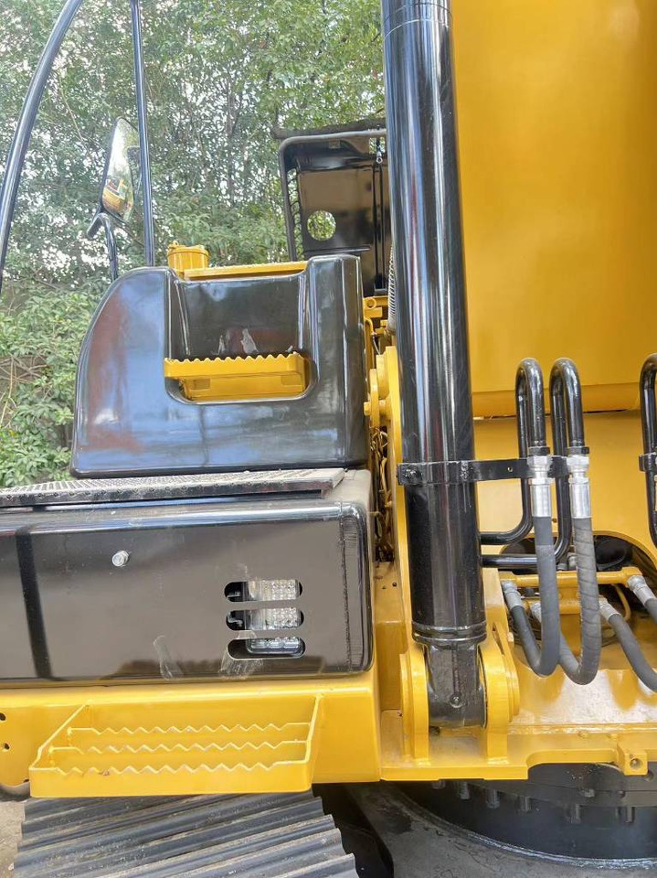 Crawler excavator CAT 320 D L: picture 7