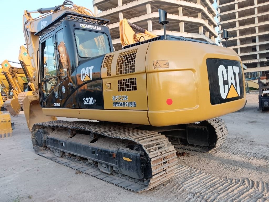 CAT 320D2 - Crawler excavator: picture 2 CAT 320D2 - Crawler excavator: picture 2