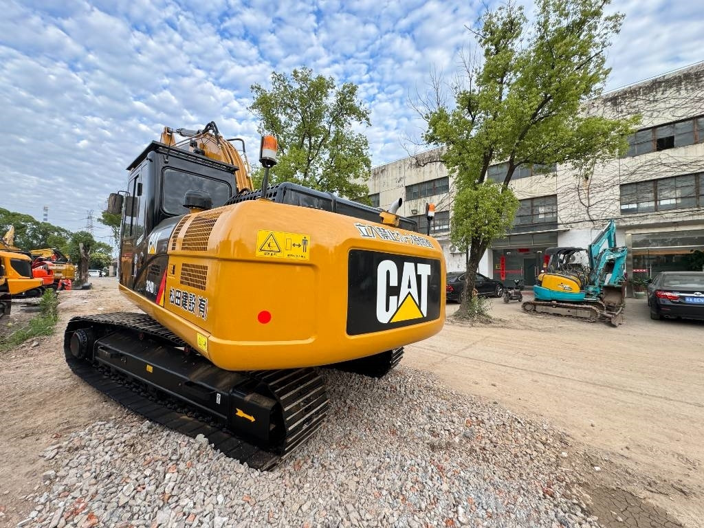 Crawler excavator CAT 324 D: picture 11