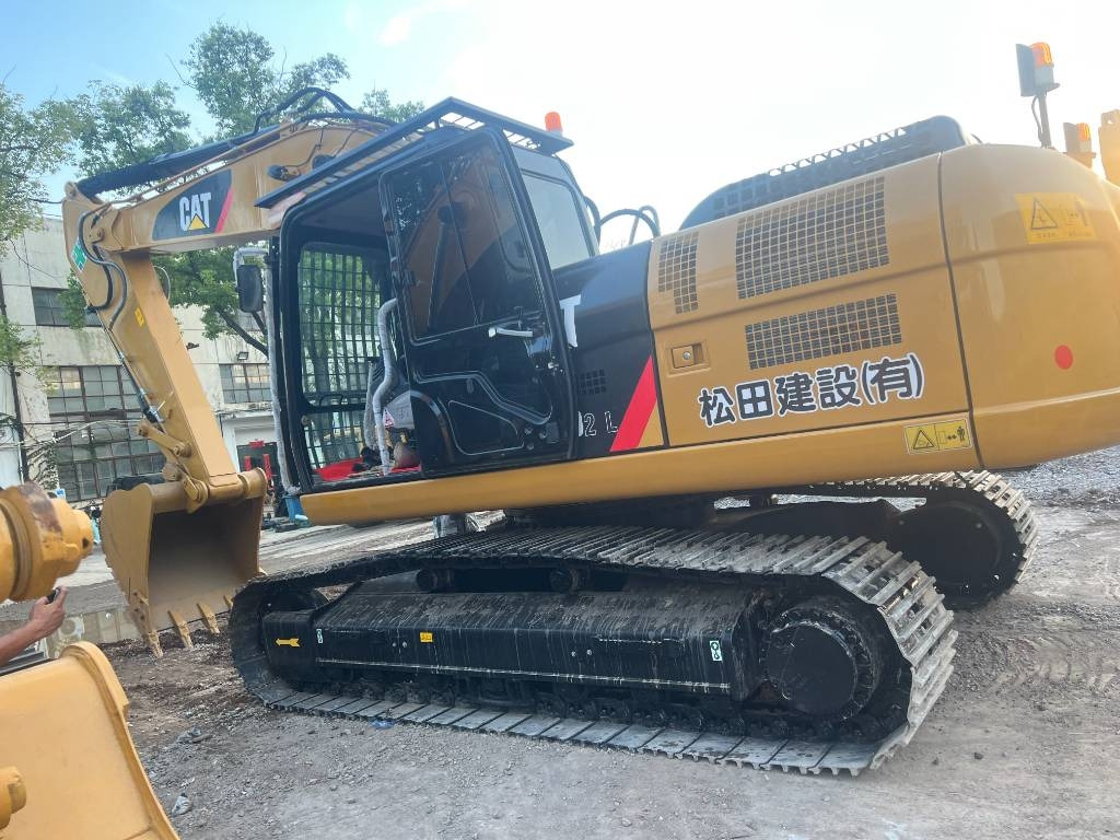 CAT 324 D L - Crawler excavator: picture 1 CAT 324 D L - Crawler excavator: picture 1