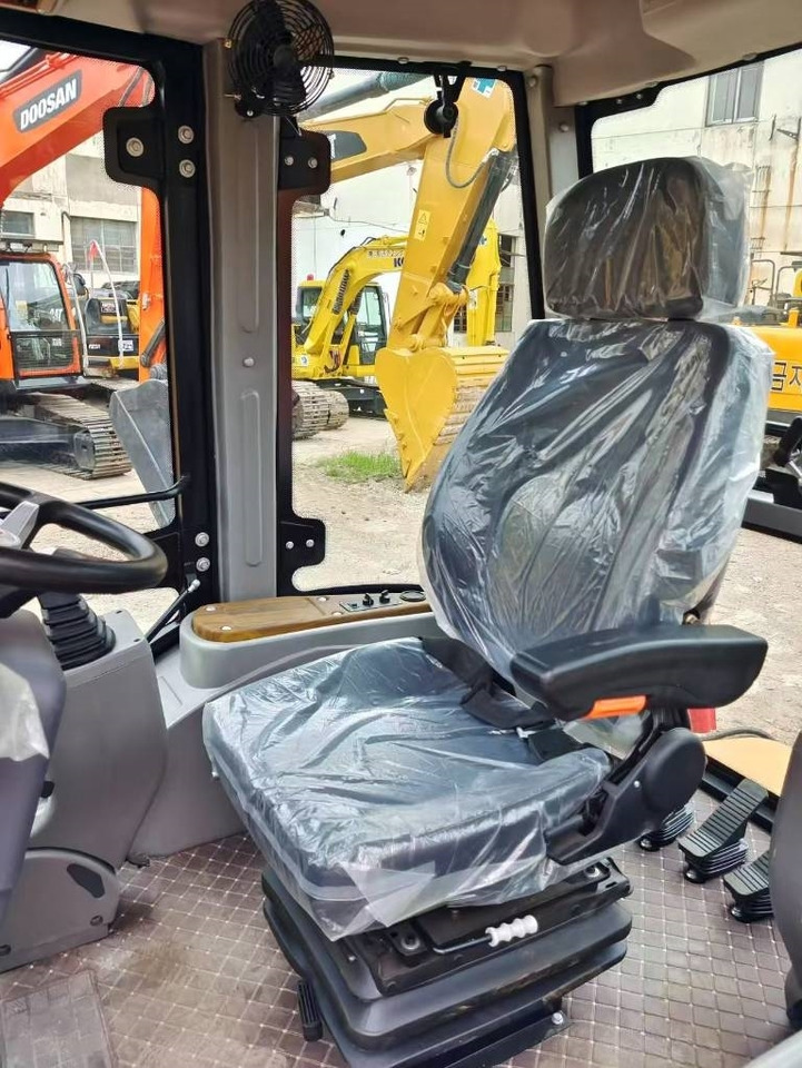 CAT 420 F 100% Brand new machine - Backhoe loader: picture 2 CAT 420 F 100% Brand new machine - Backhoe loader: picture 2