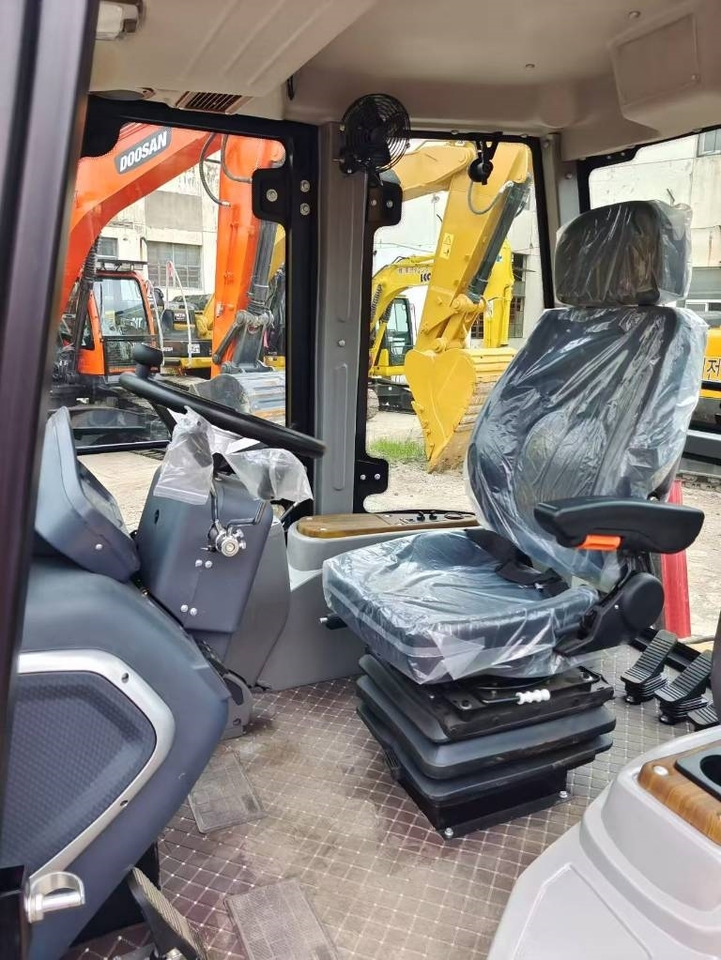 CAT 420 F 100% brand new machine - Backhoe loader: picture 2 CAT 420 F 100% brand new machine - Backhoe loader: picture 2