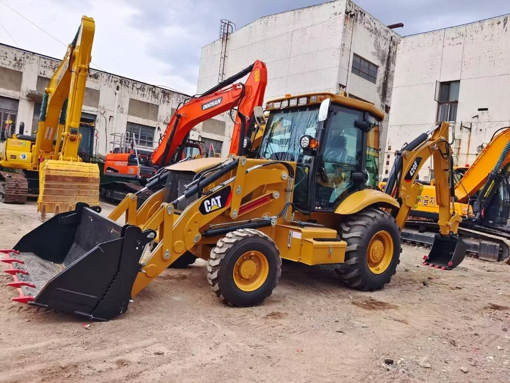 CAT 420 F BRAND NEW MACHINE - Backhoe loader: picture 3 CAT 420 F BRAND NEW MACHINE - Backhoe loader: picture 3