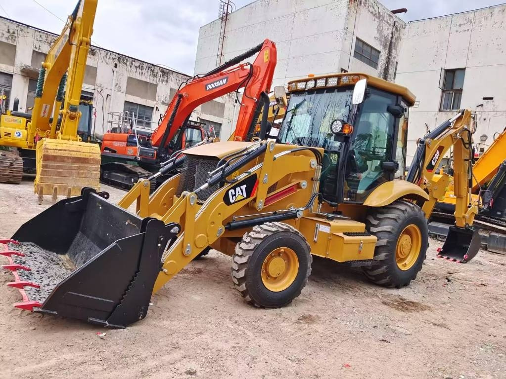 CAT 420 F BRAND NEW MACHINE - Backhoe loader: picture 1 CAT 420 F BRAND NEW MACHINE - Backhoe loader: picture 1