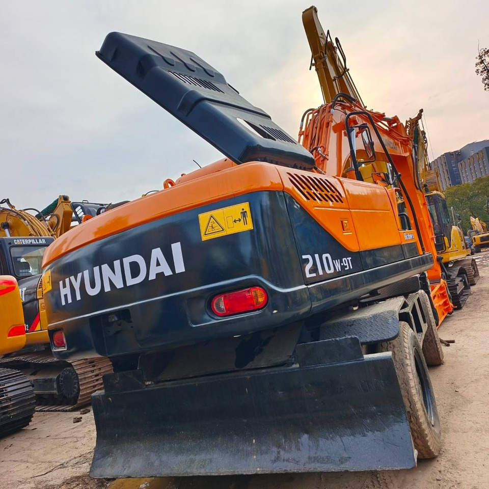 Hyundai 210W-9 - Wheel excavator: picture 2 Hyundai 210W-9 - Wheel excavator: picture 2