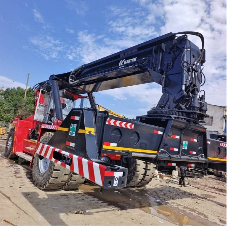 Kalmar DRF 450 - Reach stacker: picture 5 Kalmar DRF 450 - Reach stacker: picture 5