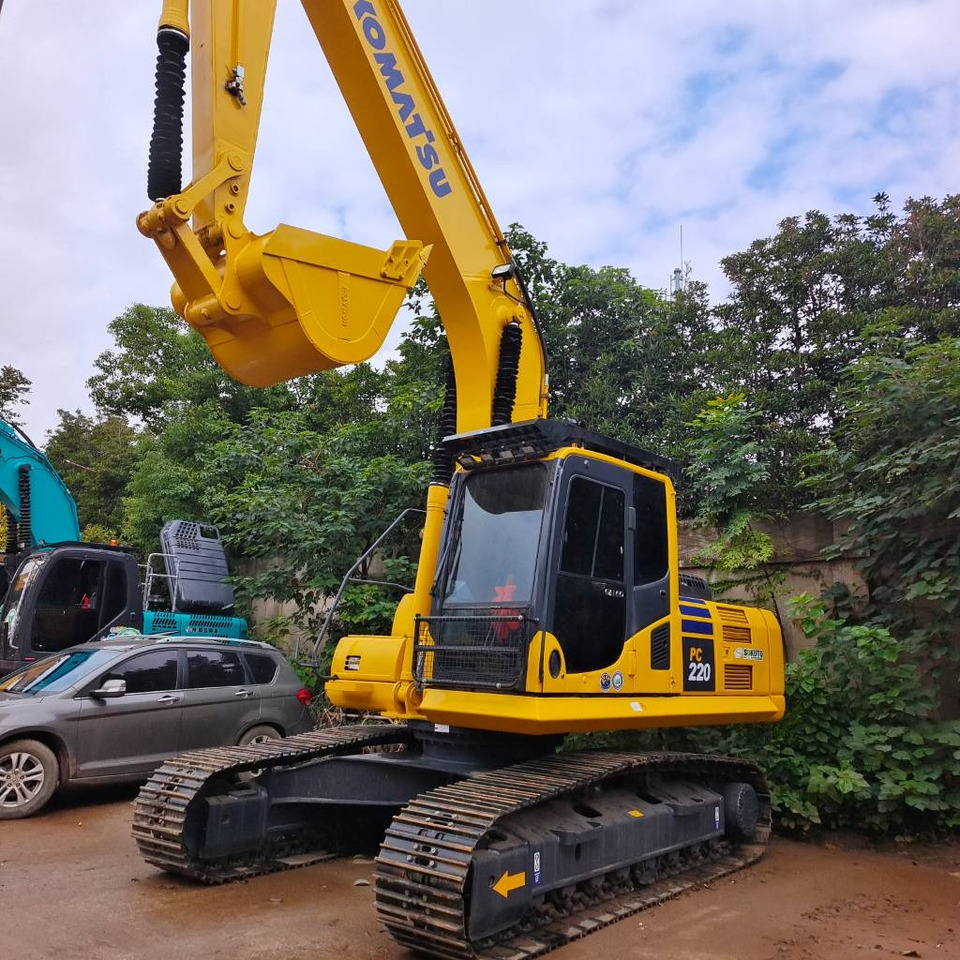 Komatsu PC 220 - Crawler excavator: picture 1 Komatsu PC 220 - Crawler excavator: picture 1