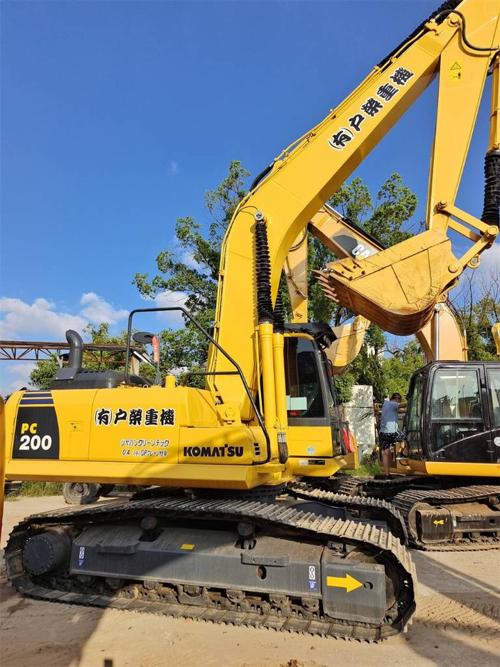Komatsu PC 220 - Crawler excavator: picture 1 Komatsu PC 220 - Crawler excavator: picture 1