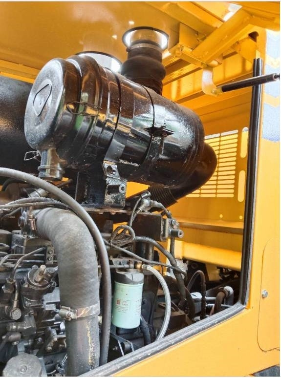 Komatsu WA 320-5 - Wheel loader: picture 4 Komatsu WA 320-5 - Wheel loader: picture 4