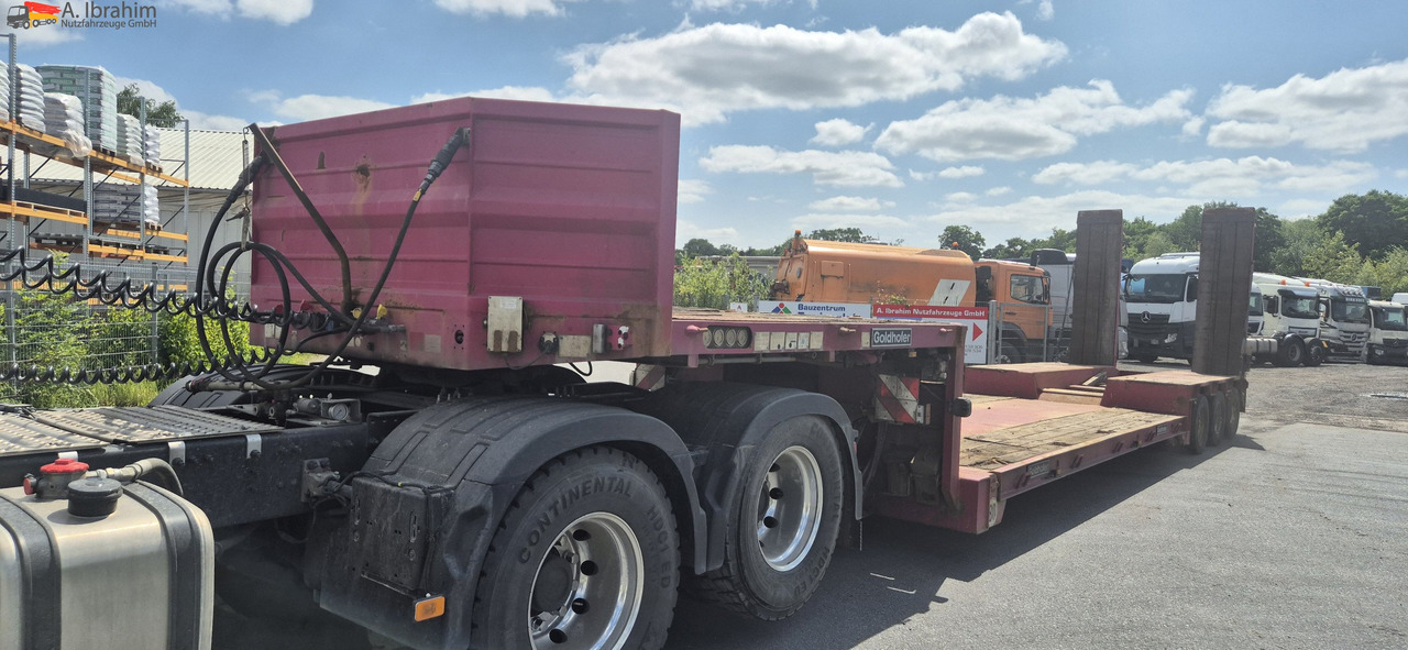 Goldhofer STZ-TBL3-33/80 Tiefbett mit Rampen Lenkung mit FB - Low loader semi-trailer: picture 1 Goldhofer STZ-TBL3-33/80 Tiefbett mit Rampen Lenkung mit FB - Low loader semi-trailer: picture 1