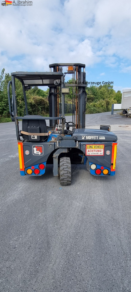 M4-25.3F Moffett Mitnahmestapler - Truck mounted forklift: picture 4 M4-25.3F Moffett Mitnahmestapler - Truck mounted forklift: picture 4