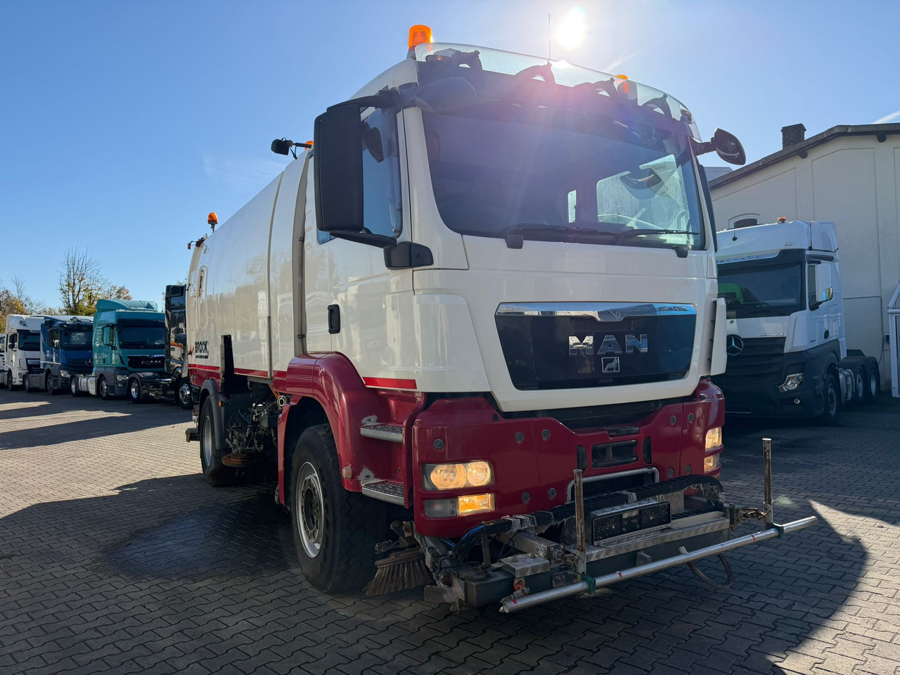 MAN TGS 18.440 Brock SL 280 2 Jumbo S 2 Seiten + HD | 12053 St. - Road sweeper: picture 1 MAN TGS 18.440 Brock SL 280 2 Jumbo S 2 Seiten + HD | 12053 St. - Road sweeper: picture 1