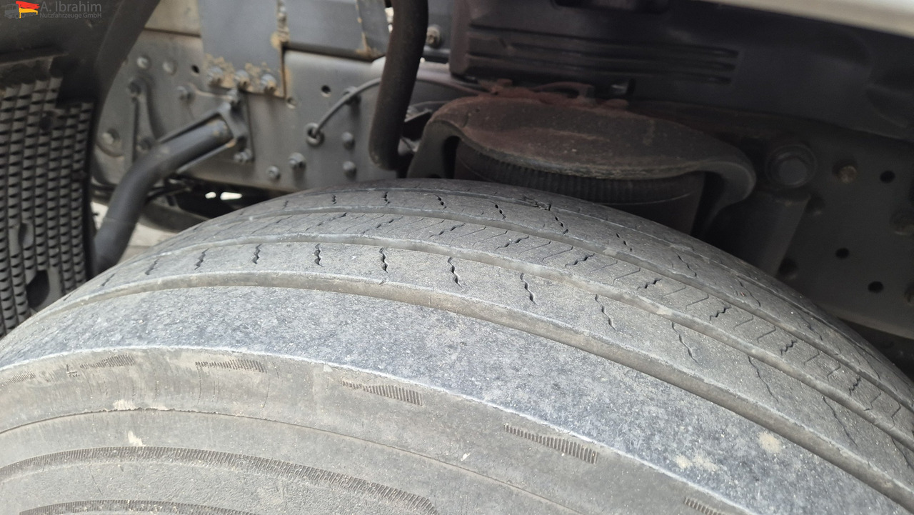 Mercedes-Benz 1833 HIAB Kran, Funk FB Scheckheft gepflegt bei Mercedes - Dropside/ Flatbed truck, Crane truck: picture 3 Mercedes-Benz 1833 HIAB Kran, Funk FB Scheckheft gepflegt bei Mercedes - Dropside/ Flatbed truck, Crane truck: picture 3