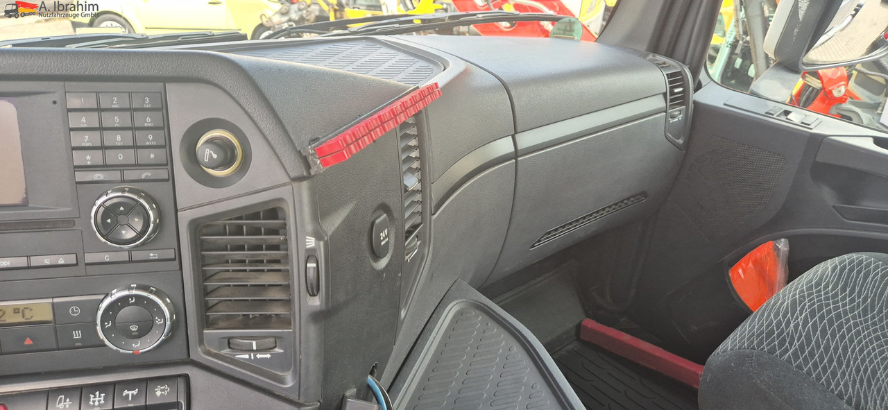 Mercedes-Benz DB 1842H 4x4 Hydrodrive Scheckheft bei Mercedes - Tractor unit: picture 2 Mercedes-Benz DB 1842H 4x4 Hydrodrive Scheckheft bei Mercedes - Tractor unit: picture 2