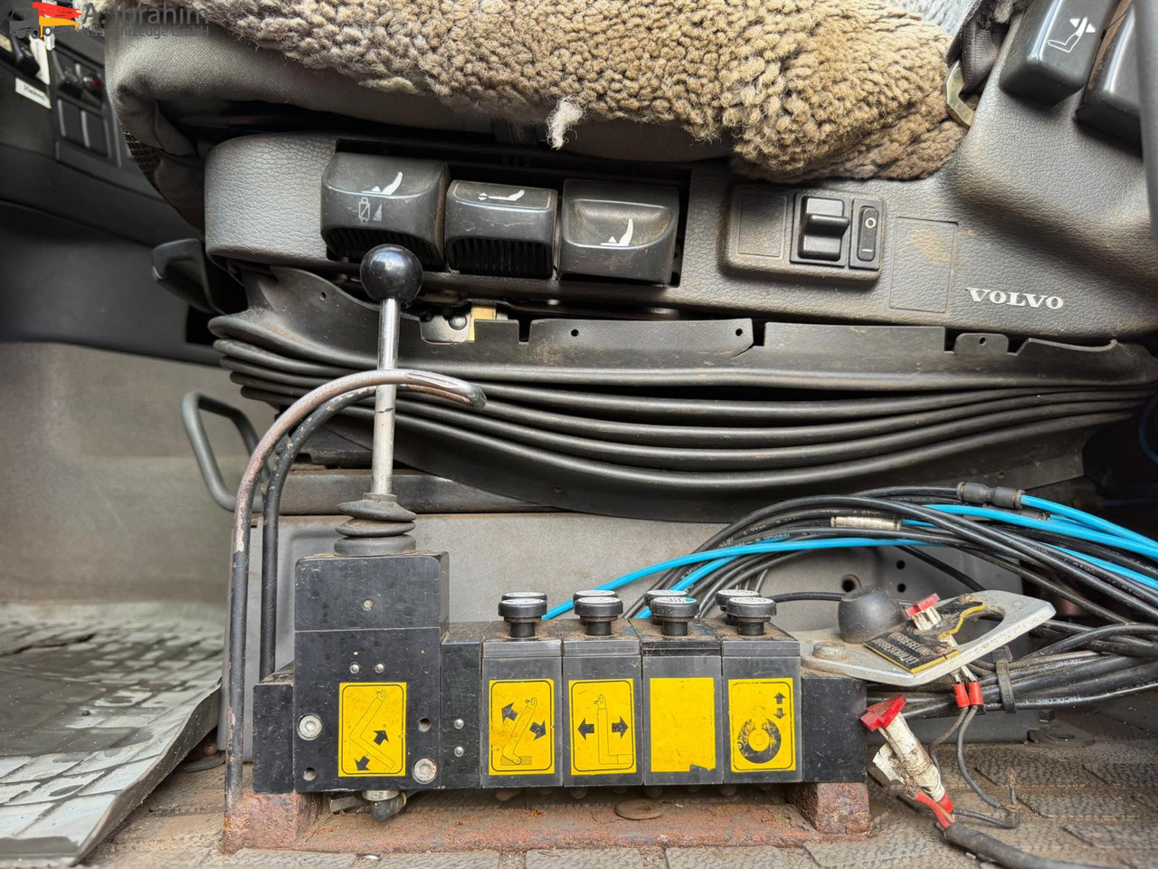 Volvo FH12-420 8x2 Fahrzeugpapiere Schweiz - Hook lift truck: picture 4 Volvo FH12-420 8x2 Fahrzeugpapiere Schweiz - Hook lift truck: picture 4