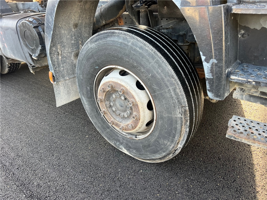 Concrete mixer truck MAN 26.314: picture 8