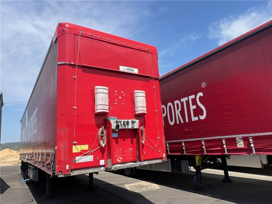 SCHMITZ CARGOBULL SCB-S3T TETO ELEVAR - Curtainsider semi-trailer: picture 2 SCHMITZ CARGOBULL SCB-S3T TETO ELEVAR - Curtainsider semi-trailer: picture 2