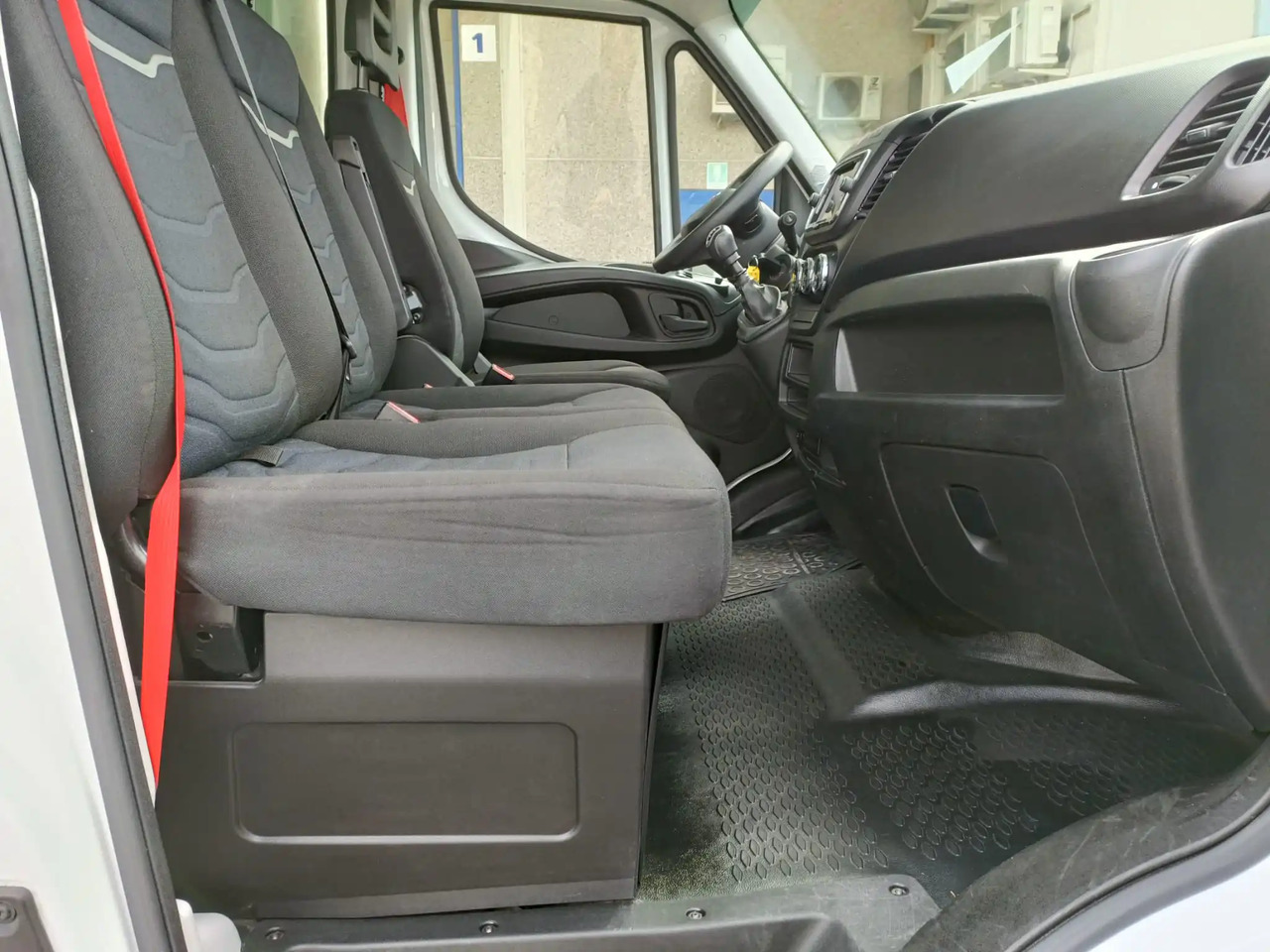 IVECO DAILY 35C16 3.0L - Commercial vehicle: picture 4 IVECO DAILY 35C16 3.0L - Commercial vehicle: picture 4