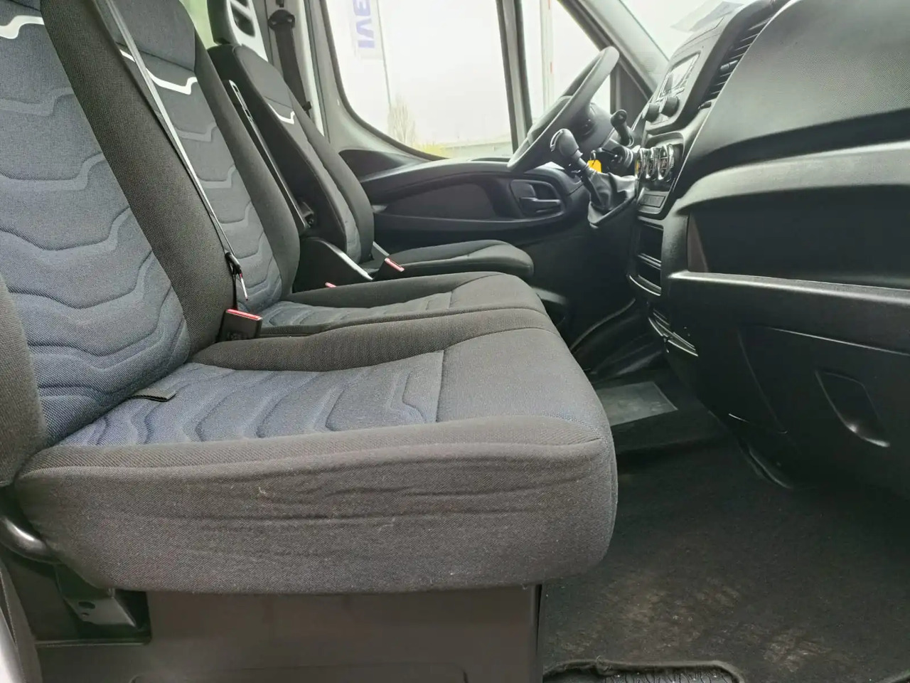 IVECO DAILY 35C16 - Commercial vehicle: picture 2 IVECO DAILY 35C16 - Commercial vehicle: picture 2