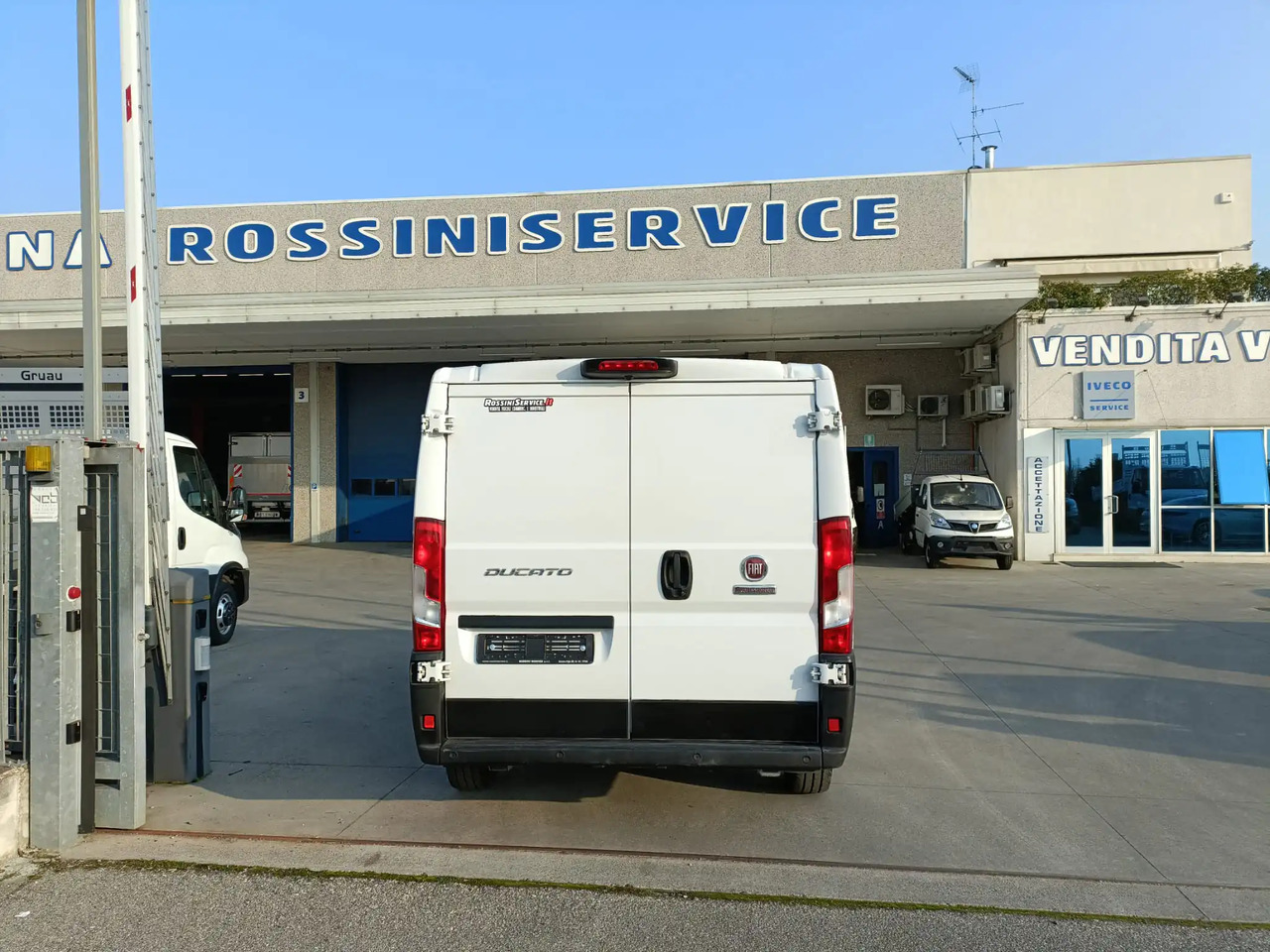 FIAT DUCATO L1H1 140 - Panel van: picture 2 FIAT DUCATO L1H1 140 - Panel van: picture 2