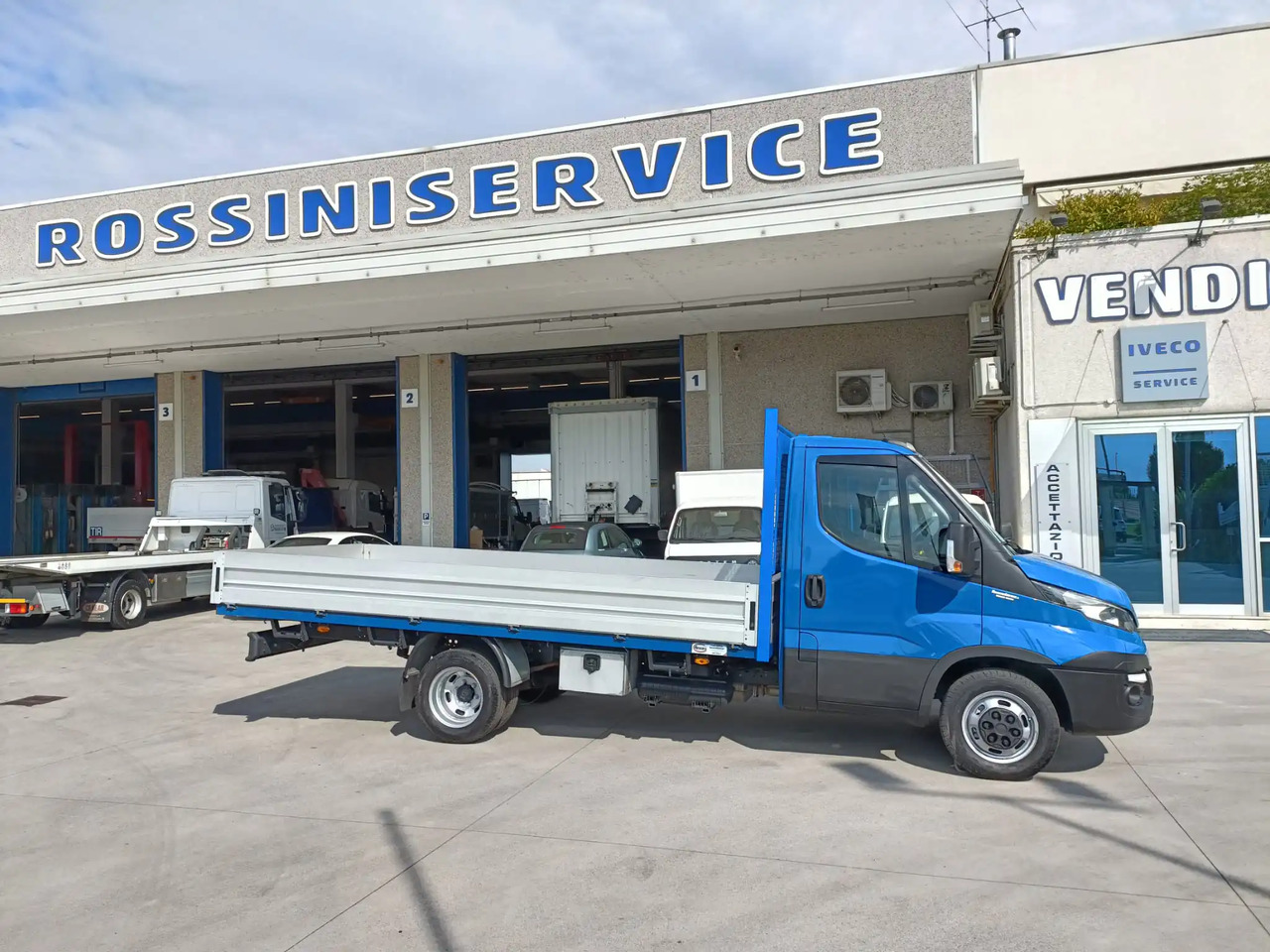 IVECO DAILY 35C15 - Open body delivery van: picture 2 IVECO DAILY 35C15 - Open body delivery van: picture 2