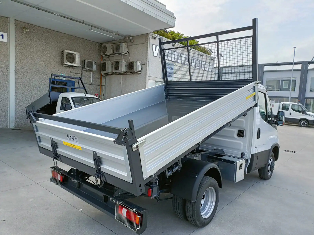 IVECO DAILY 35C16 3000 cc KM 0 - Tipper van: picture 5 IVECO DAILY 35C16 3000 cc KM 0 - Tipper van: picture 5