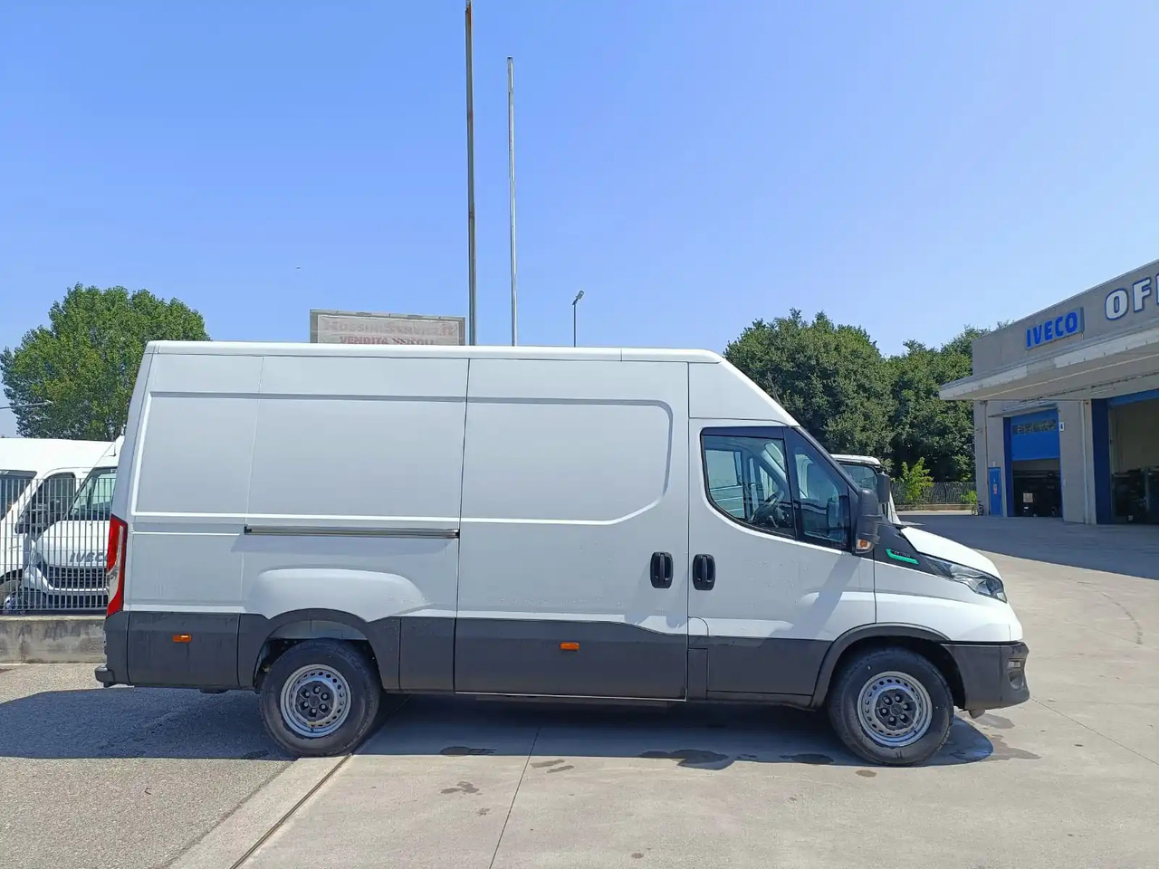 IVECO DAILY 35S14 L2H2 CNG METANO KM 0 - Panel van: picture 4 IVECO DAILY 35S14 L2H2 CNG METANO KM 0 - Panel van: picture 4