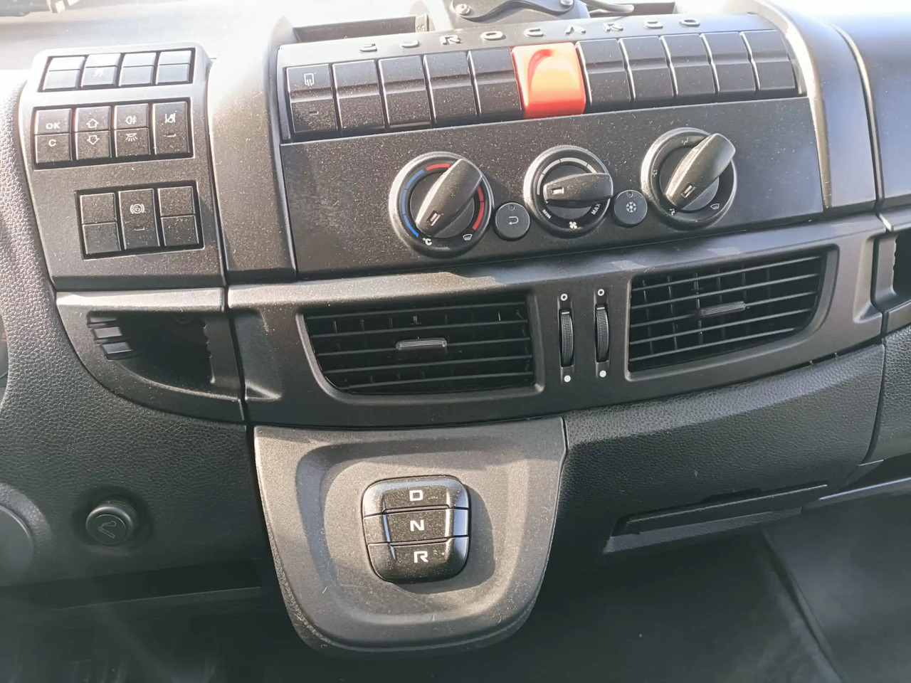 IVECO EUROCARGO 160E25P - Cab chassis truck: picture 3 IVECO EUROCARGO 160E25P - Cab chassis truck: picture 3