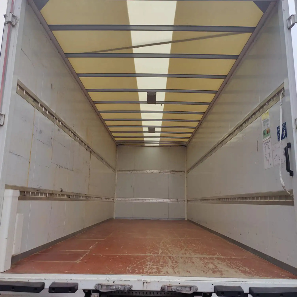 Box truck IVECO EUROCARGO 75E19 / 80E19 / 86E19: picture 7