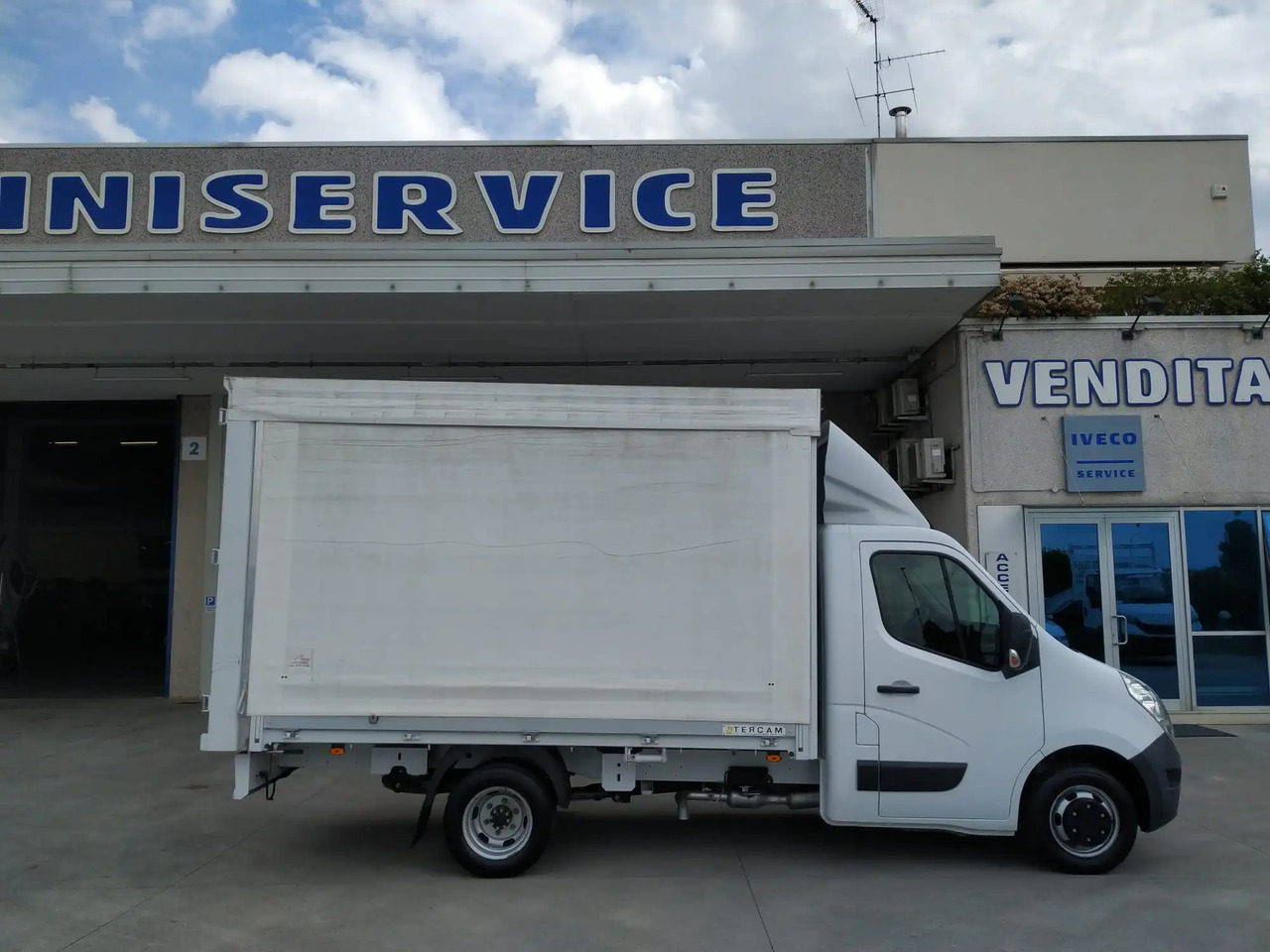RENAULT MASTER L3XL T35 - Curtain side van: picture 3 RENAULT MASTER L3XL T35 - Curtain side van: picture 3