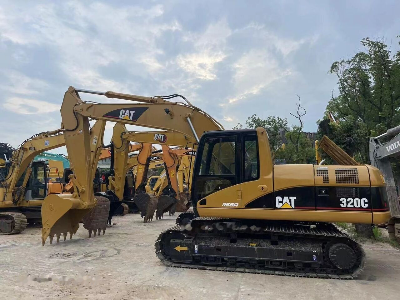 Crawler excavator Caterpillar 320C: picture 6
